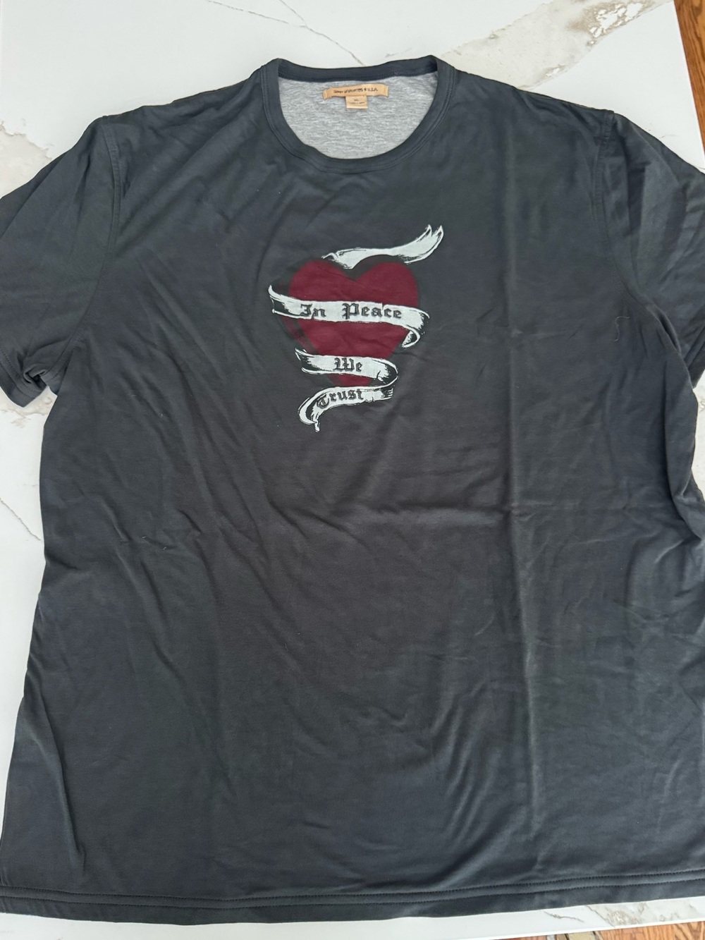 John Varvatos Black Short Sleeve Tee with Red Heart Graphic EUC Size XL